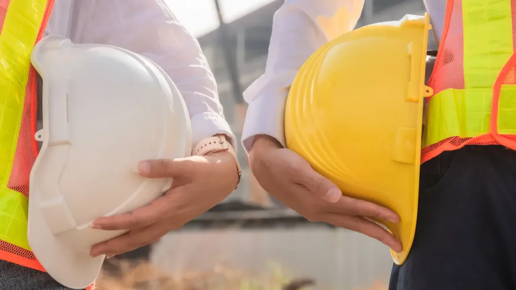 Equipe de obra com gestão de benefícios
