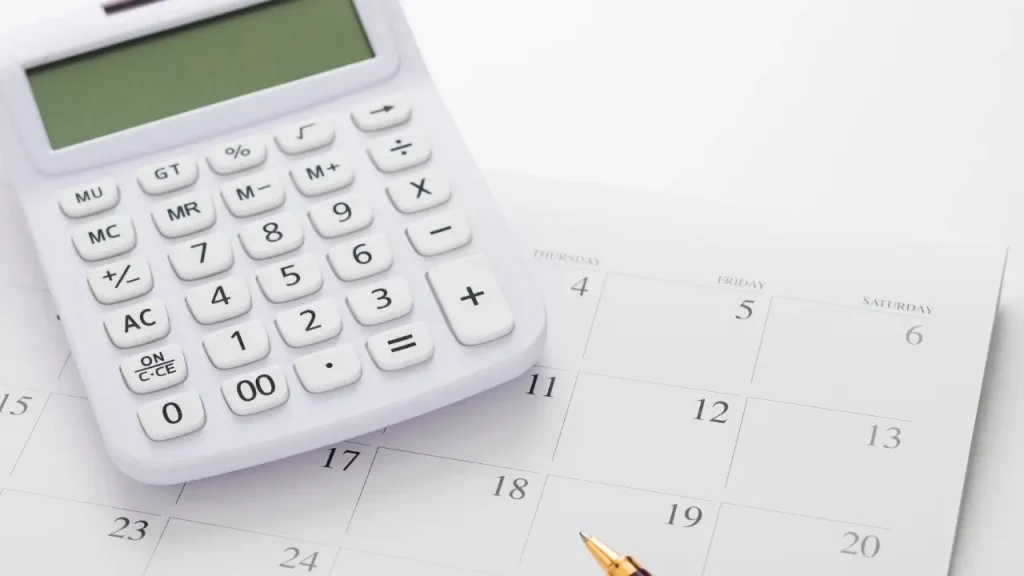 Calculadora mostrando como funciona a antecipação de salário
